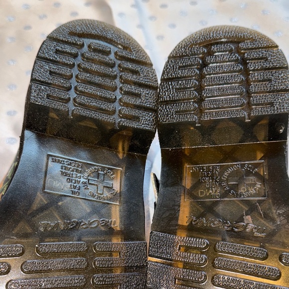 NWOT! Dr. Martens Darcy Black Leather Floral Size 8 Double-Buckle Mary Janes - Picture 15 of 16